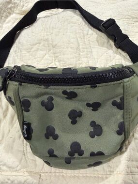 Disney Green and black pochette